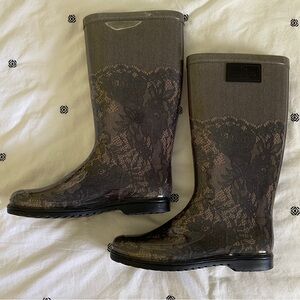 Valentino Garavani Women Lace Print Black/Beige Rainboot Size: (EU:37)  (US:7)
